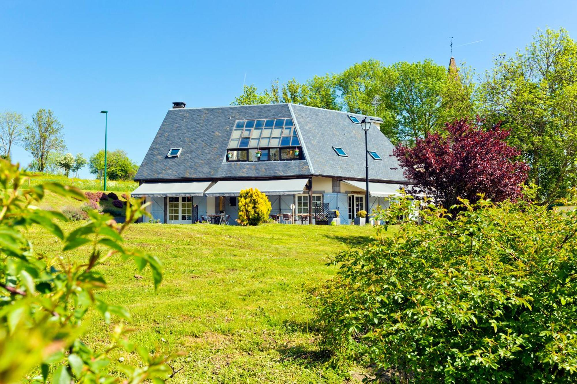 Logis Hotel Restaurant Auberge Du Bougnat Saint-Victor-la-Riviere Dış mekan fotoğraf