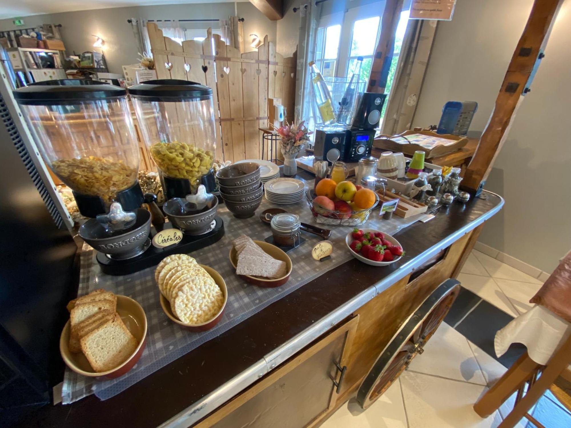 Logis Hotel Restaurant Auberge Du Bougnat Saint-Victor-la-Riviere Dış mekan fotoğraf
