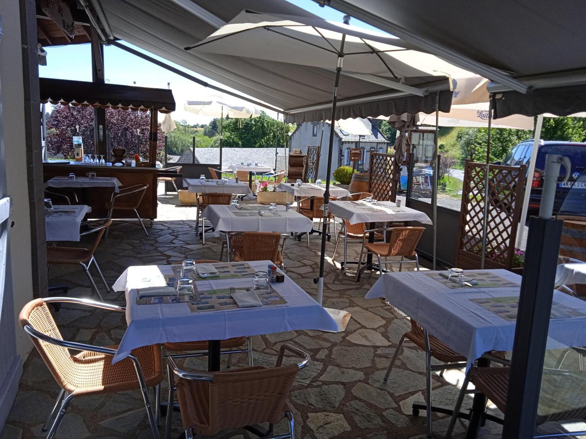 Logis Hotel Restaurant Auberge Du Bougnat Saint-Victor-la-Riviere Dış mekan fotoğraf
